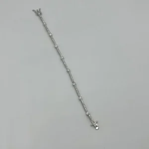 Ασημένια Ριβιέρα με Κυκλικές Πέτρες