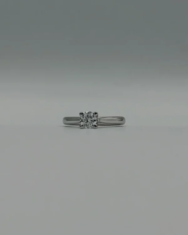 Λευκόχρυσο Μονόπετρο με Τετράγωνη Βάση